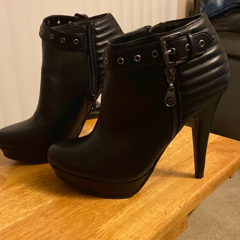 All Black Guess platform heels. Size 7M only worn once.